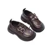 Sapatos Casuais Versáteis da Moda para Meninas 2026 Nova Coleção Primavera/Verão Sapatos Loafer Pretos Mary Jane de Couro para Crianças Mais Velhas