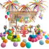 Decoración de escena de fiesta de cumpleaños en sala privada de hotel, fuegos artificiales de dopamina coloridos, globos largos para una atmósfera alegre
