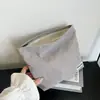 Bolsa de cosméticos de veludo cotelê espessada para uso doméstico Bolsa de viagem para mulheres Bolsa de lavagem de grande capacidade Bolsa de mão conveniente para armazenamento de troca de batom