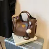 Bolso de Mano de Cubo Casual de Moda Todo Fósforo para Mujer 2024 Otoño e Invierno Nuevo Nicho Simple de Alta Gama Bolso de Hombro Cruzado