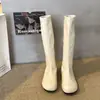 Botas de moda simples retrô com sola grossa, botas finas estilo europeu e americano para mulheres, novas botas longas para outono e inverno de 2026, com aumento interno de altura para um efeito emagrecedor