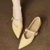 Versión de cuero suave de exquisitos zapatos de mujer de estilo coreano de punta fina y tacón bajo, perfectos para combinar con faldas en otoño de 2026, cómodos zapatos planos Mary Jane