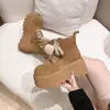 Botas Curtas Martin Marrom Maillard 2025 Outono/Inverno Novo Estilo Plataforma Ultra Grossa Aumentadora de Altura Cadarço Retrô Botas Amarelas para Mulheres
