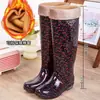 Botas de chuva de cano alto, extra longas, impermeáveis e antiderrapantes, modelo novo, forradas com fleece, galochas de borracha, botas d'água e sapatos d'água para adultos