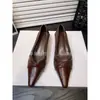 Zapatos de Mujer 2026 Retro de Tira Cruzada con Cuña Pequeña y Punta Fina, Elegantes Zapatos de Salón Bajos de Moda, Zapatos Profesionales de Tacón Bajo Estilo Francés