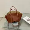 Cross-border Retro Fashion Tote Bag Women's 2026 Autumn New Large Capacity Commuting Handheld Shopping Basket Shoulder Bag