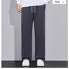 Marca da moda outono/inverno 2026, calça de moletom esportiva lisa e simples com forro de fleece para homens, estilo de rua retrô, corte solto, calça casual versátil