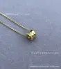 Collar Panal de Oro V Artesanía CNC Cadena Clavícula Panal Femenino Chapado Oro Rosa 18k Alta Conservación de Color Fábrica de Origen