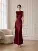 Vestido de diseñador de satén de acetato de alta gama para mujer, adelgazante y que realza la figura, con cuello en U drapeado, adecuado para banquetes nocturnos, elegante y adelgazante