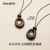 Collar vintage Maillard de madera y piedra con un diseño único, cadena larga para suéter, joyería de lujo ligero de alta gama estilo old money para mujer
