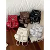 Mochila de alta calidad estilo Chanel para mujer, modelo nuevo 2026 en patrón de diamante rosa, versátil con múltiples bolsillos y asa de cadena