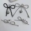 Chic Coreano Nuevo Estilo Dulce Lazo de Perlas Colgante de Corazón Plateado Llavero de Coche Encanto para AirPods Accesorio de Teléfono