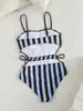 Traje de baño de una pieza para mujer, moda europea y americana de verano, para playa, con rayas, sin espalda, hueco, atuendo para vacaciones y fiesta