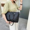 Bolso de gran capacidad para mujer, novedad de 2023, con textura de alta gama, cadena romboidal, bolso de mano de verano para uso diario.
