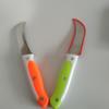 Tienda departamental al por mayor tienda de dos yuanes cuchillo para fruta cuchillo de cadena de corazón para el hogar cuchillo curvo pelador de frutas de acero inoxidable en stock al por mayor