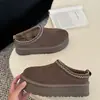Las pantuflas de suela gruesa Henan Sangpo, con suela gruesa y diseño de inspiración étnica, son zapatos fáciles de poner sin cordones, modelo 20683