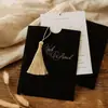 Set de Invitaciones de Boda de Terciopelo Negro con Estampado Dorado de Alta Gama con Sobre Deslizante y Borla, Invitaciones de Boda Personalizadas
