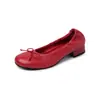 Sapatos femininos de couro de ovelha macio, confortáveis para o dia a dia, com laço, outono 2026, salto baixo, bico redondo, couro genuíno, rasos, tamanho 42 grande