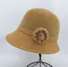 Chapéu de Balde de Tricô com Pelo de Coelho Quente Outono Inverno Chapéu para Mãe de Meia-Idade e Idosa Mulher Decoração de Flores Chapéu de Pescador à Prova de Vento Venda por Atacado