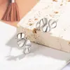 Pendientes Irregulares de Flor de Crema Dulces y Frescos Únicos para Niñas, Estilo Geométrico, Pendientes Pequeños Elegantes y Creativos para Socialités