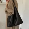 Bolso tote tejido de estilo casual vintage transfronterizo 2026 para mujer, gran capacidad, bolso de hombro y para debajo del brazo a la moda para ir al trabajo