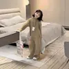 Conjunto de Dos Piezas para Niñas Otoño/Invierno 2026, Nuevo Estilo Coreano, Suéter Grueso de Manga Larga y Pantalones Largos, Estilo de Moda para Niños Mayores