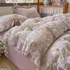 Juego de ropa de cama de cuatro piezas de algodón de doble capa estilo niña, estilo princesa de algodón puro, funda de edredón, sábana, sábana bajera y juego de tres piezas.
