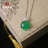 Pingente Redondo Cabochão de Calcedônia Verde Claro Tipo Gelo para Mulheres, Cravejado com Pedra Preciosa de Ágata Cor de Jade Verde Imperial, Novo Estilo Chinês