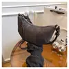 Bolso de hombro pequeño moderno y único, acabado mate retro, bolso cruzado versátil de moda nuevo para mujer 2025, bolso con forma de cuerno