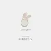 Broche de Conejo de Personalidad de Moda Más Vendido para Mujer, Insignia de Pin Anti-Exposición Estilo Japonés Lindo, Pin de Fijación de Marca de Moda al por Mayor