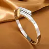 Pulsera Brazalete de Acero Inoxidable Transfronterizo Pulsera Crossover Chapada en Oro de 18k Incrustada con Diamantes Joyería al por Mayor Brazalete de Acero de Titanio para Damas