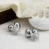 Clip para Audífonos de Copo de Nieve Giratorio Hebilla de Diamante Moda DIY Versátil Pendientes Decorativos Pequeños Adecuados para Audífonos Freeclip