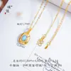 Puzuo Oro Brillante 24K Incrustado de Diamantes Ópalo Imitación Iridiscente Colgante Cuadrado Collar Pendientes Retro Lujo Ligero Cadena para Clavícula Conjunto para Viajes