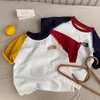 Camiseta de manga corta de algodón puro para niños y niñas, 2026 a rayas bordada nueva marca moderna versátil top de ropa infantil para verano