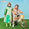 Impermeable Infantil con Diseño de Dibujos Animados y Espacio para Mochila, Adecuado para Estudiantes de Primaria, Senderismo, Protección contra Lluvia Fuerte, Ropa Impermeable para Niños de Preescolar, Poncho de Lluvia para Todo el Cuerpo