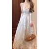 Vestido de vacaciones de diseño estilo francés Normandy Garden con flores tridimensionales, lino sintético, entallado en la cintura, vestido de tirantes, falda y chaqueta