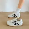 Tênis de treino retro alemão para mulheres, novos tênis brancos outono 2026, sapatos esportivos casuais versáteis para estudantes, estilo ins