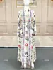 Venta al por mayor de ropa de mujer de talla grande, de alta gama, ligera y lujosa, incluyendo vestidos plisados con estampado floral pequeño, prendas de abrigo y gabardinas con cuello y cinturón