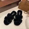 Pantuflas de una tira, ligeras y lujosas para otoño/invierno, de suela plana, estilo nuevo, con forro esponjoso, para mujer, colección europea 2026, diseño simple para usar en exteriores