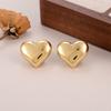 Los pendientes lisos de amor no se decoloran, la lección básica combina con todo, los pendientes tridimensionales simples, los pendientes de diseño de nicho de temperamento de moda
