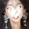Pendientes de flores de plata exageradas de estilo europeo y americano para mujer, pendientes de borlas de metal de alta gama, pendientes de novia ligeros y lujosos.