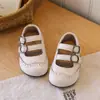 Sapatos de Princesa da Moda para Bebês e Crianças Pequenas Sapatos Pequenos de Couro Retro Novos para Primavera e Outono Sapatos para Caminhada de Meninas Sapatos Individuais com Tira de Fivela Dupla