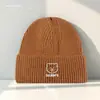Gorros de Lana Cálidos de Otoño e Invierno para Mujer, Gorros Tejidos Lindos con Bordado de Letras y Osos, Gorros Fríos de Punto para Parejas de Estudiantes Venta al por Mayor