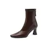 Botines ajustados de estilo francés con punta cuadrada pequeña, colección otoño/invierno 2026, con un tacón ligeramente grueso, tacones altos y hechos de piel de vacuno elástica, adecuados para el trabajo y el uso diario