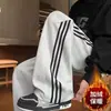 Pantalones Largos Casuales de Pierna Recta con Rayas Estilo Americano Caída Suave para Hombre Otoño Invierno Felpa Adicional Marca de Moda Retro Sueltos de Pierna Ancha Pantalones de Chándal Deportivos