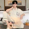 2026 Novo Estilo Conjunto de Pijama Verão Masculino Manga Curta Calça Longa Seda Gelada Fino para Meninos e Adolescentes Conjunto de Loungewear de Verão