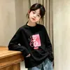Camiseta de algodão puro manga longa estilo coreano para primavera e outono, com estampas fofas de desenhos animados e gola redonda, perfeita como uma camiseta básica casual para meninas e bebês.