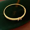 Pulseira Oval com Fecho Banhado a Ouro Real Cravejado de Diamantes, Luxo Leve, Alto Padrão, Design de Pulseira Exquisito, Joia de Nicho para Mulheres