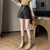 Shorts de cuero para mujer 2026 otoño e invierno nuevo estilo casual de cintura alta de pierna ancha tipo bootcut pantalones de cuero para ropa exterior en color café