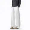 Pantalones de chándal blancos y grises con dobladillo curvo para hombre, pantalones largos versátiles y de caída libre de moda para otoño, pantalones deportivos casuales de corte recto y holgado.